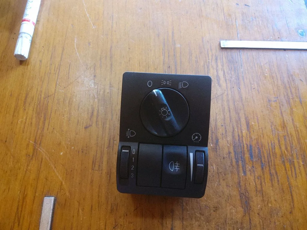 Light switch – Opel Corsa C (2000-2006)