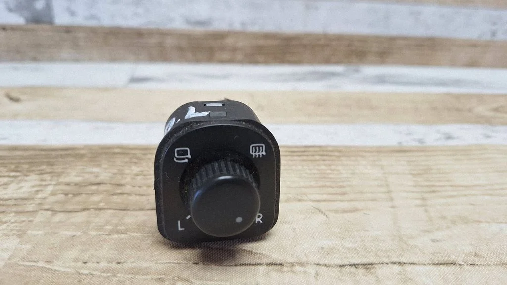 Wing mirror switch 3T0959565A