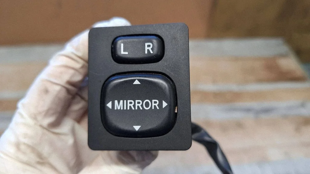 Wing mirror switch 183574