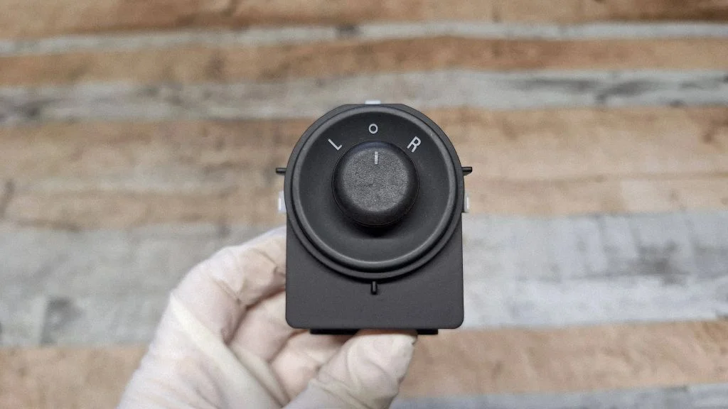 Wing mirror switch 13408436