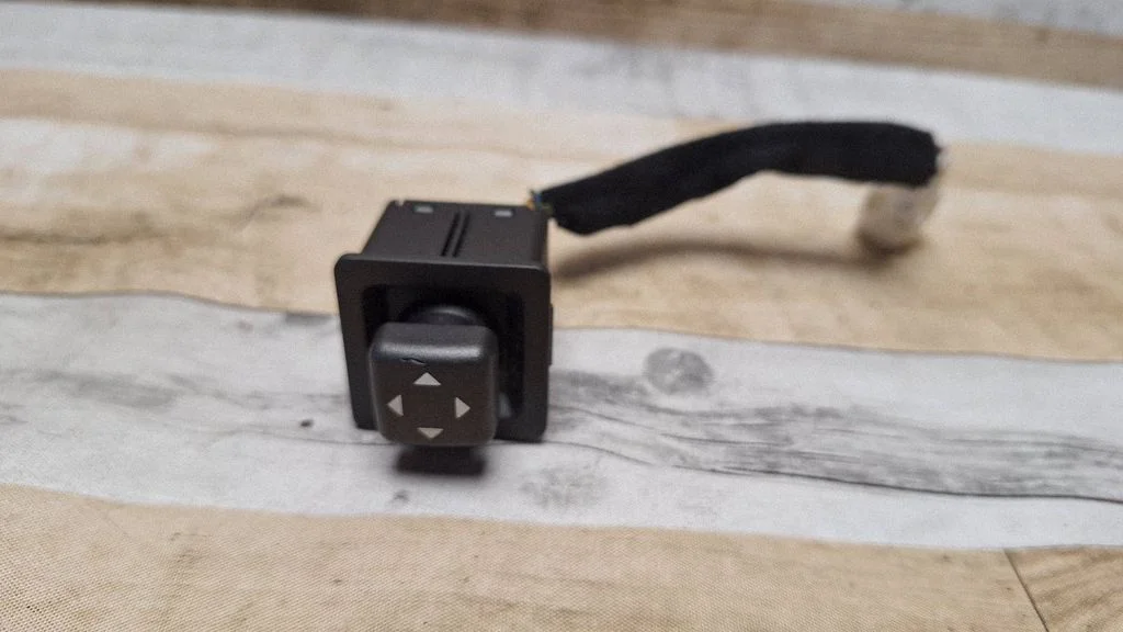 Wing mirror switch 936913F000