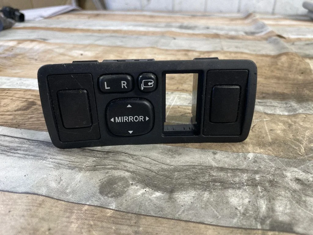 Wing mirror switch 183575