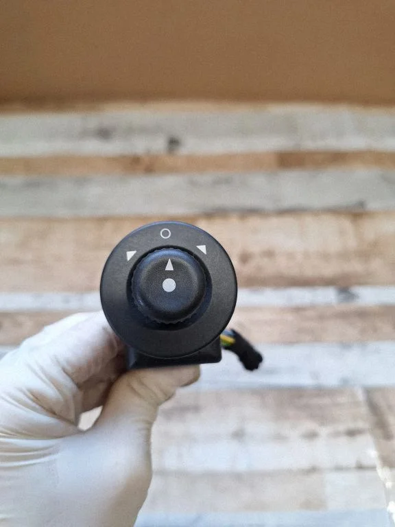 Wing mirror switch 185526
