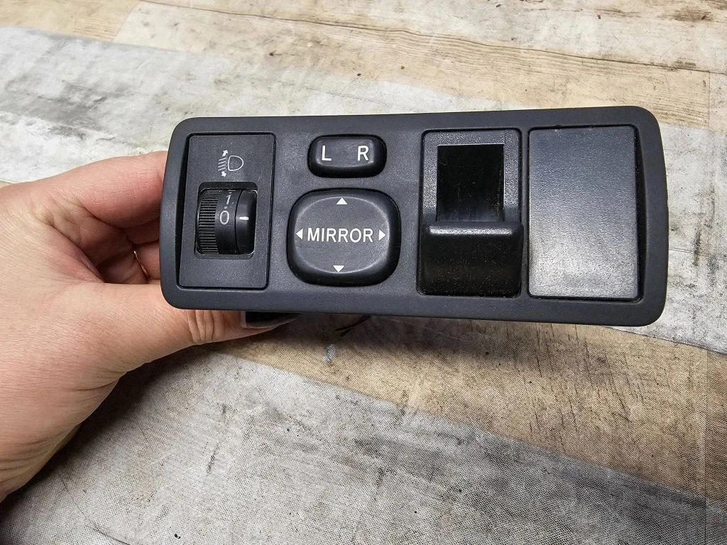 Wing mirror switch 183574