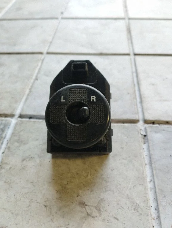 Wing mirror switch