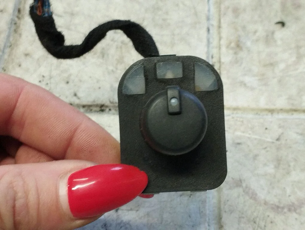 Wing mirror switch 8E0959565