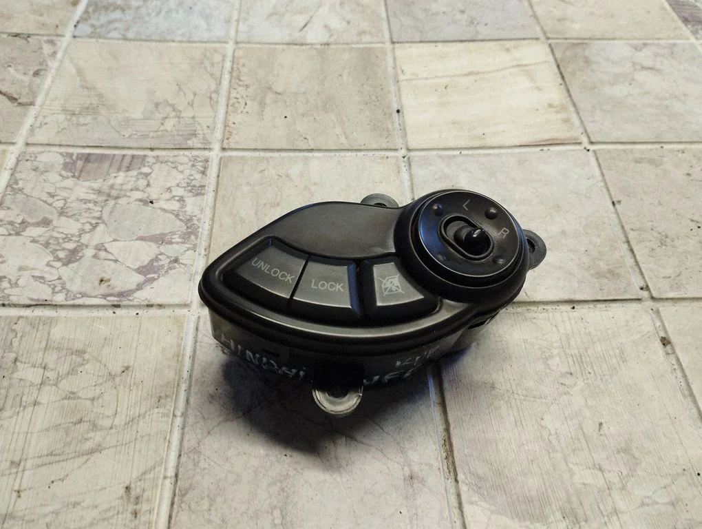 Wing mirror switch – Hyundai Santa Fe (2000-2006)