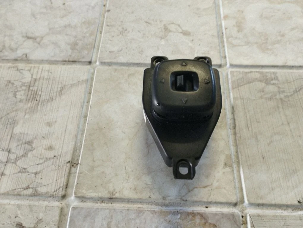 Wing mirror switch BJOE66600