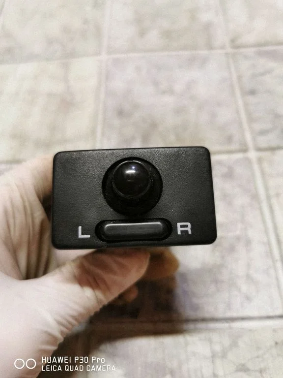 Wing mirror switch – Subaru Legacy (1999-2003)