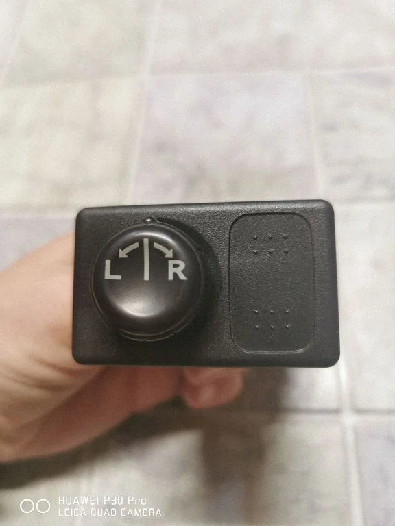 Wing mirror switch – Nissan Primera (2002-2007)