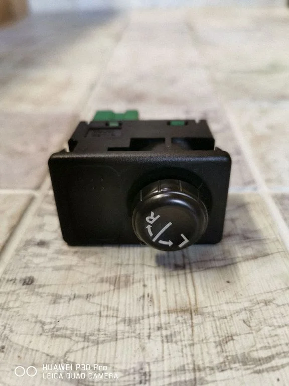 Wing mirror switch – Nissan Primera (2002-2007)