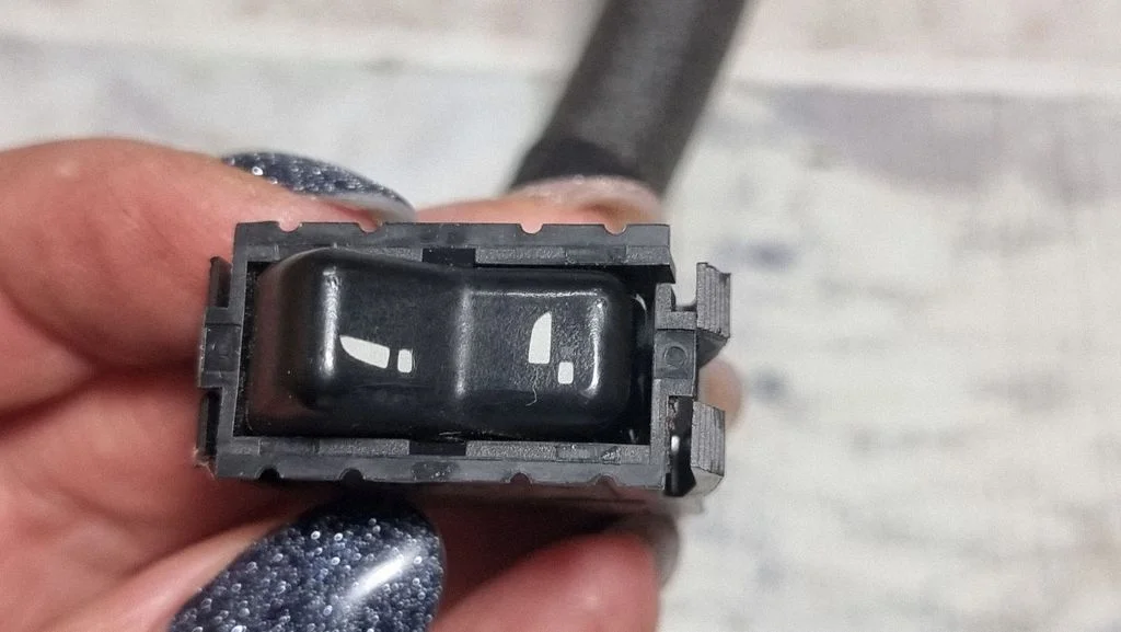 Wing mirror switch 04685564AB