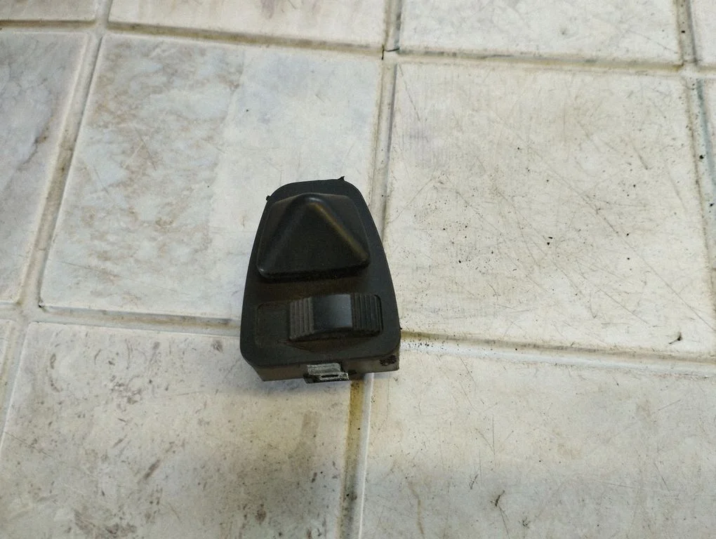 Wing mirror switch 613183736919