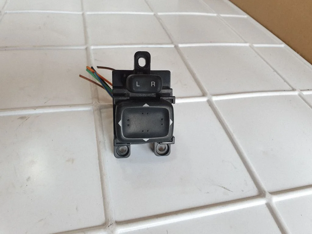Wing mirror switch 183608