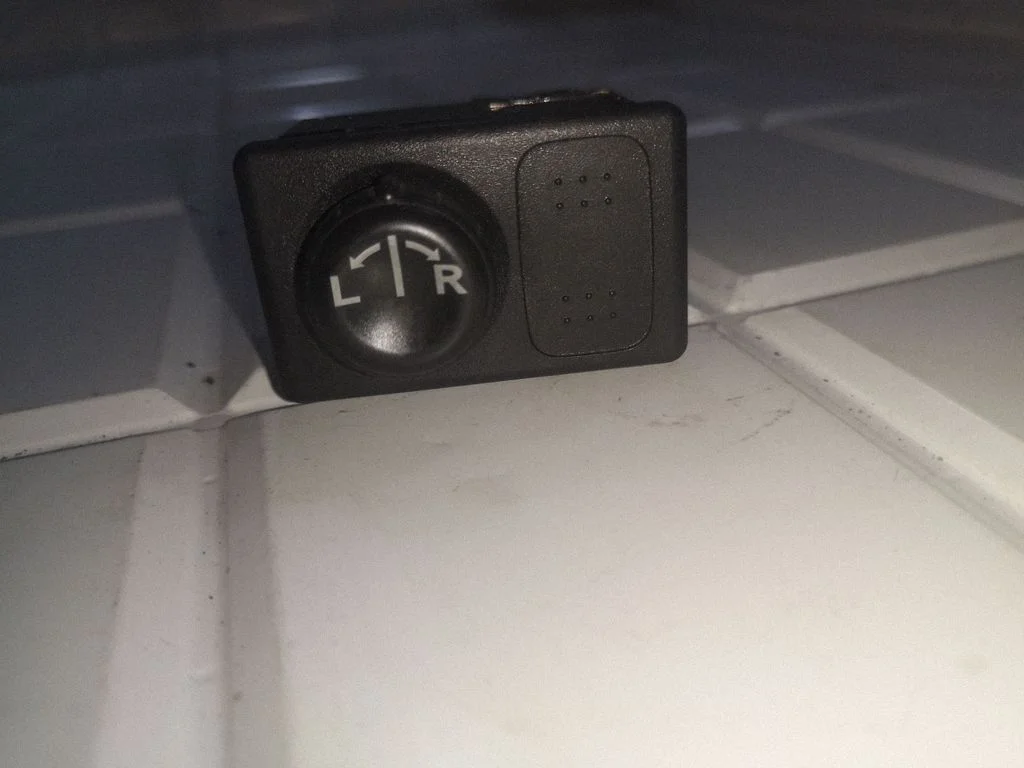 Wing mirror switch – Nissan Primera (2002-2007)