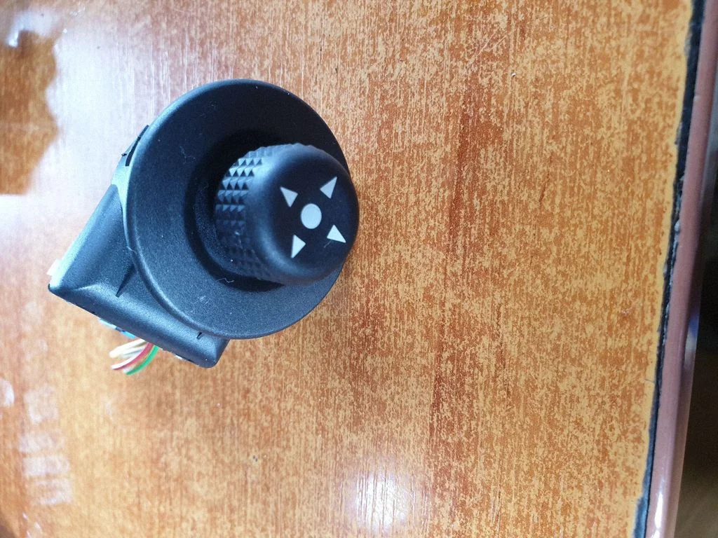 Wing mirror switch – Citroen Berlingo (2003-2007)