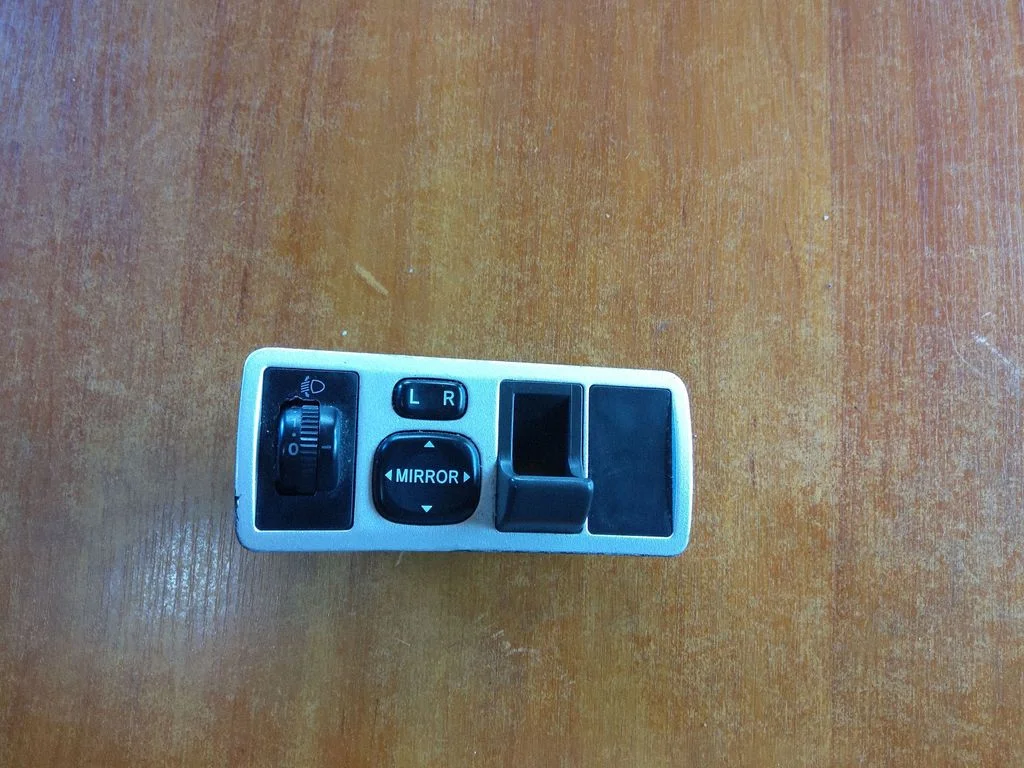 Wing mirror switch 183574