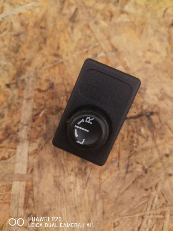 Wing mirror switch – Nissan Primera (2002-2007)