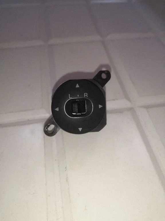 Wing mirror switch