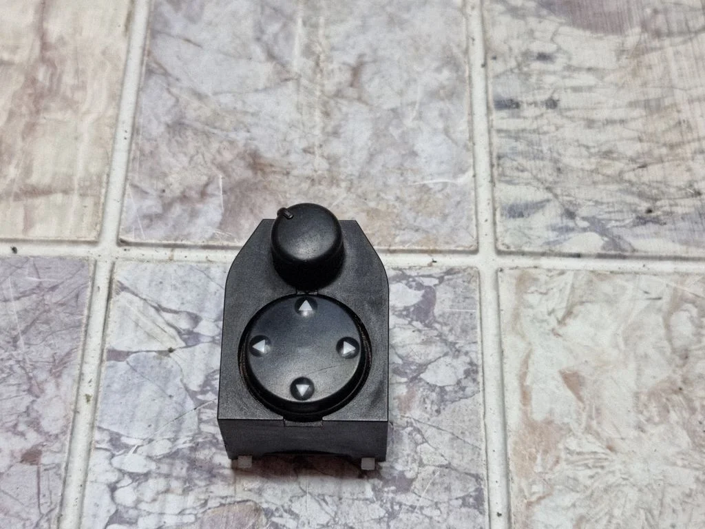 Wing mirror switch – Audi A3 S3 8L (1996-2003)
