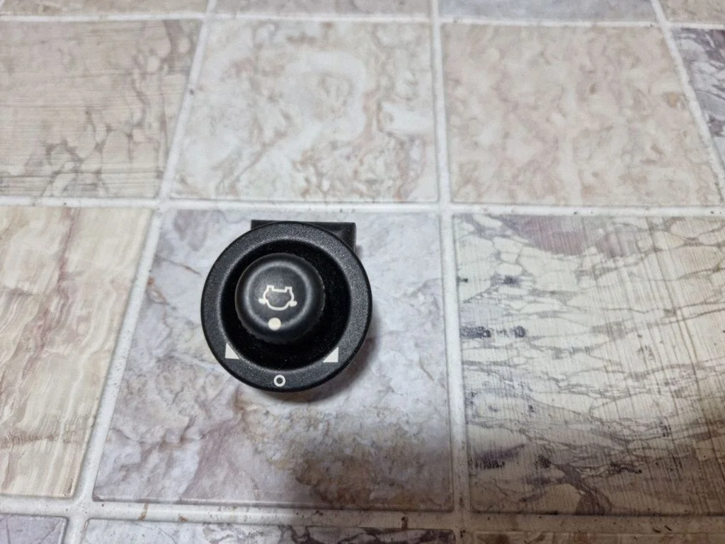 Wing mirror switch 93BG17B676BA