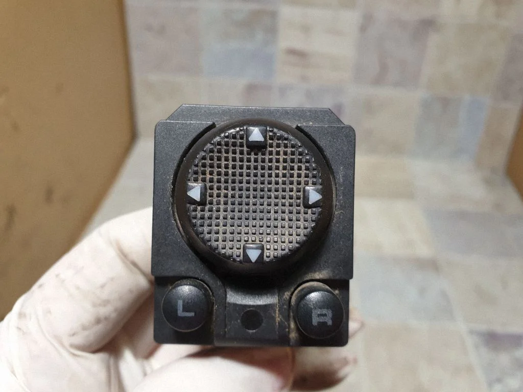 Wing mirror switch – Ford Galaxy (2000-2006)
