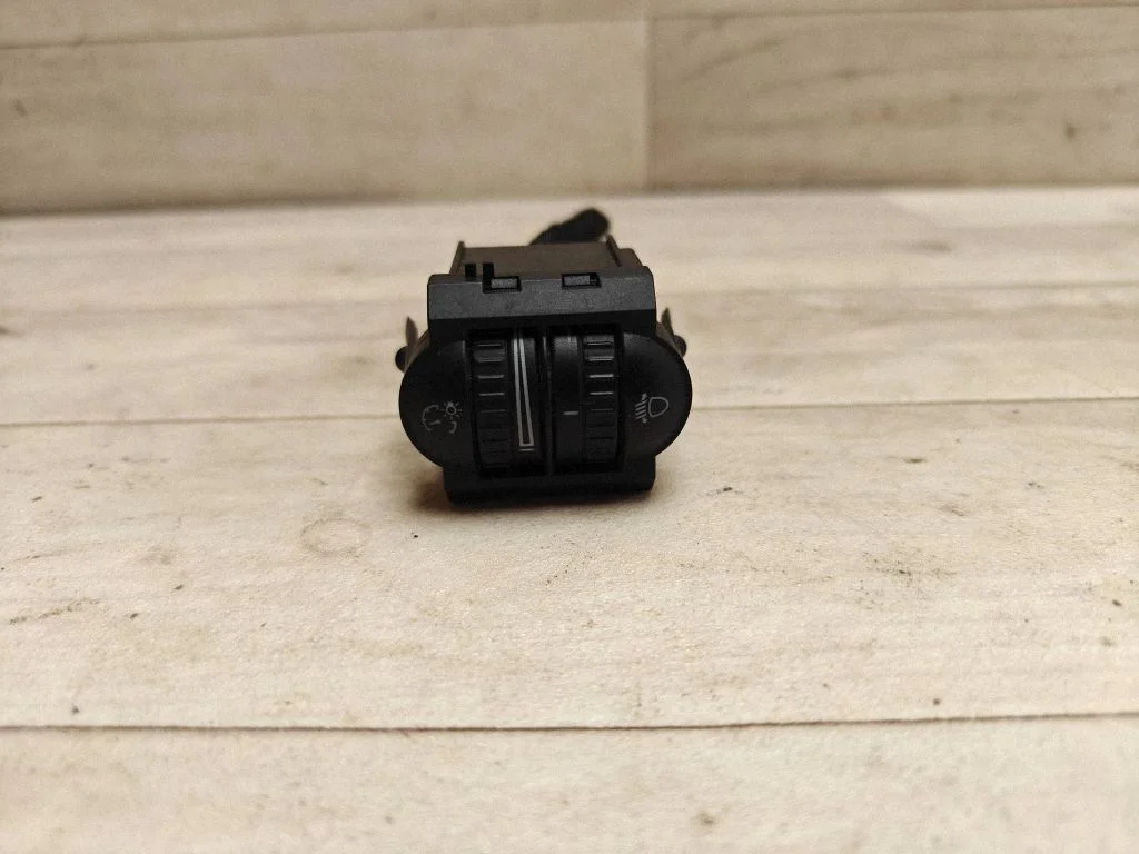 Esitulede kõrguse reguleerimise lüliti – Volkswagen Golf IV (1998-2005)