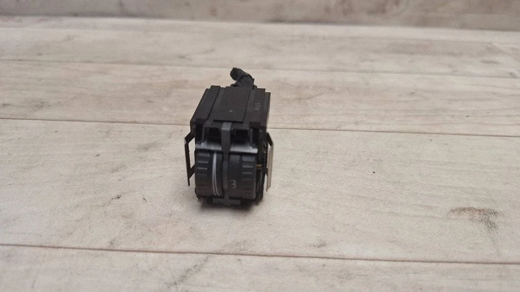 Headlight level height control switch – Volkswagen Passat B5.5 (2001-2005)