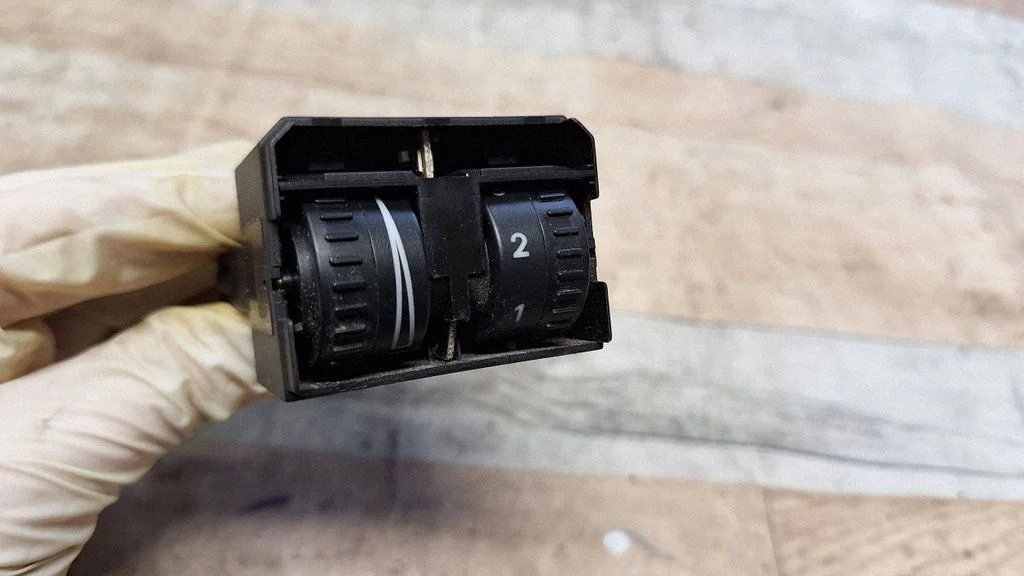 Headlight level height control switch 1T0941333B