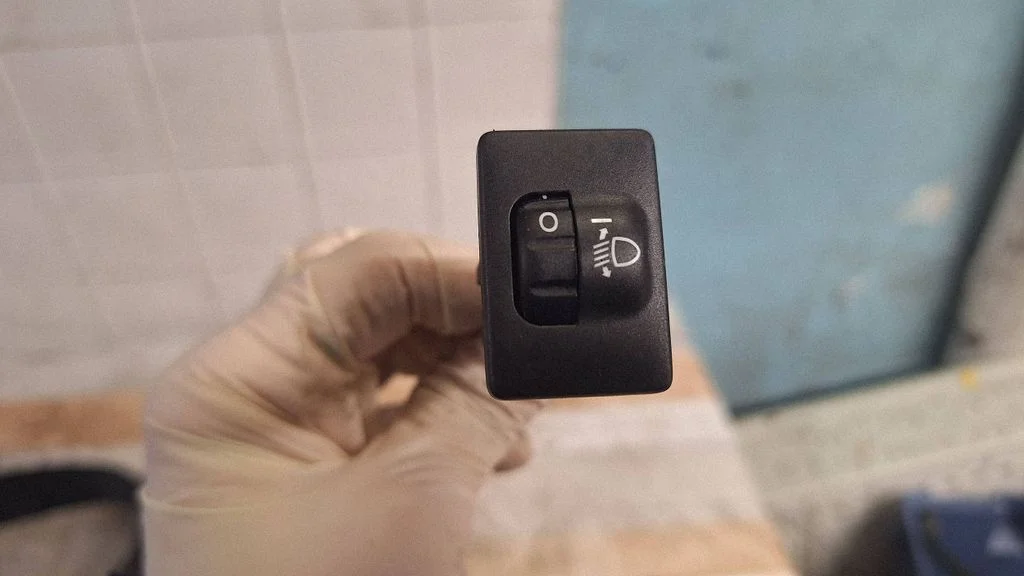 Lukturu augstuma regulēšanas slēdzis 8415202040