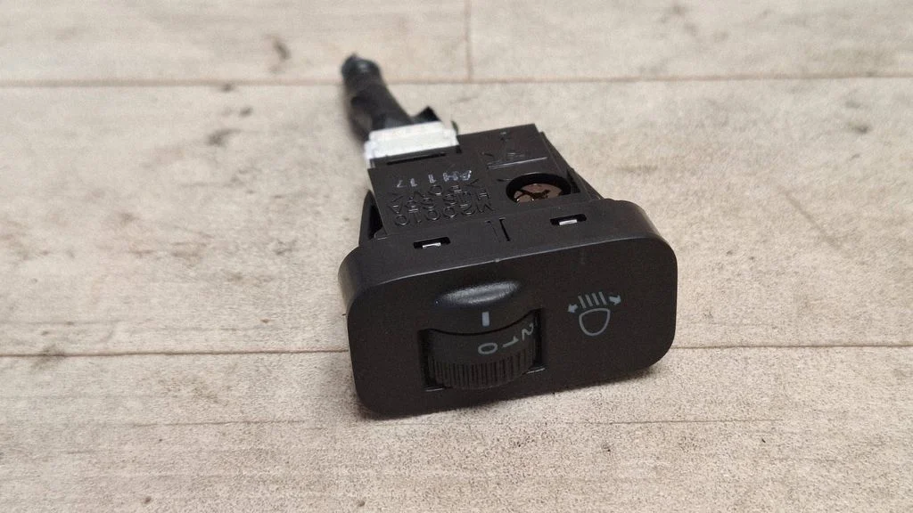Headlight level height control switch – Honda Jazz (2002-2008)