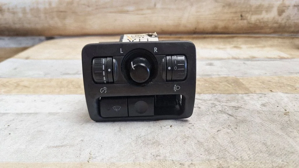 Headlight level height control switch