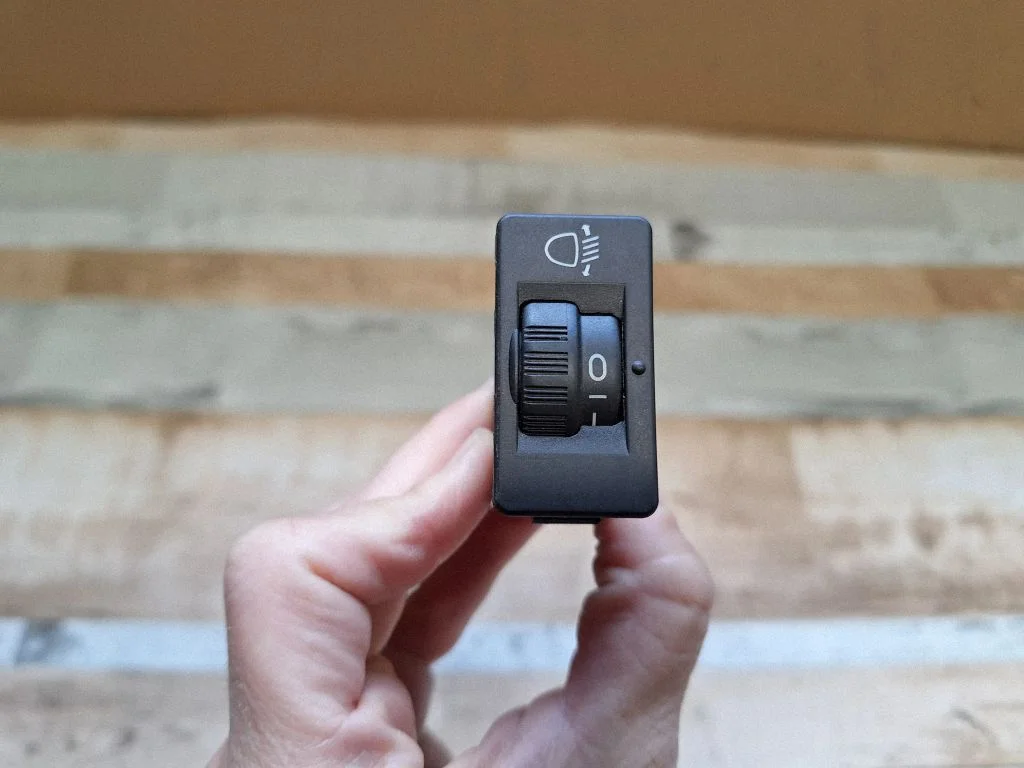 Headlight level height control switch – Citroen C4 I (2004-2010)