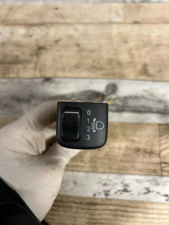Headlight level height control switch – Saab 9-5 (2006-2010)
