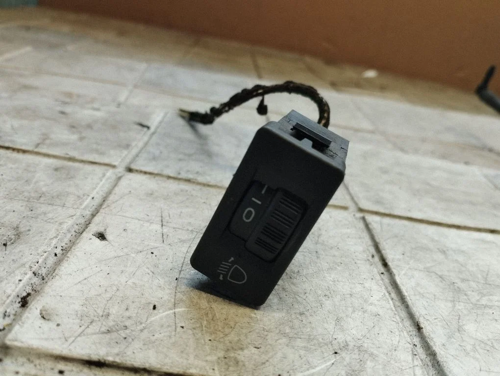 Lukturu augstuma regulēšanas slēdzis