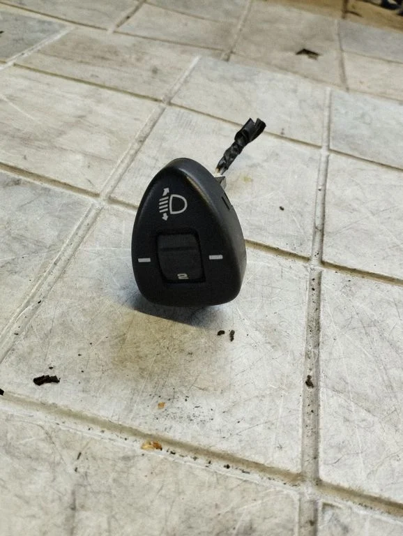 Headlight level height control switch