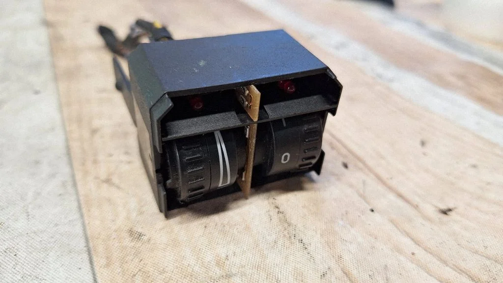 Headlight level height control switch – Volkswagen Touran I (2003-2010)