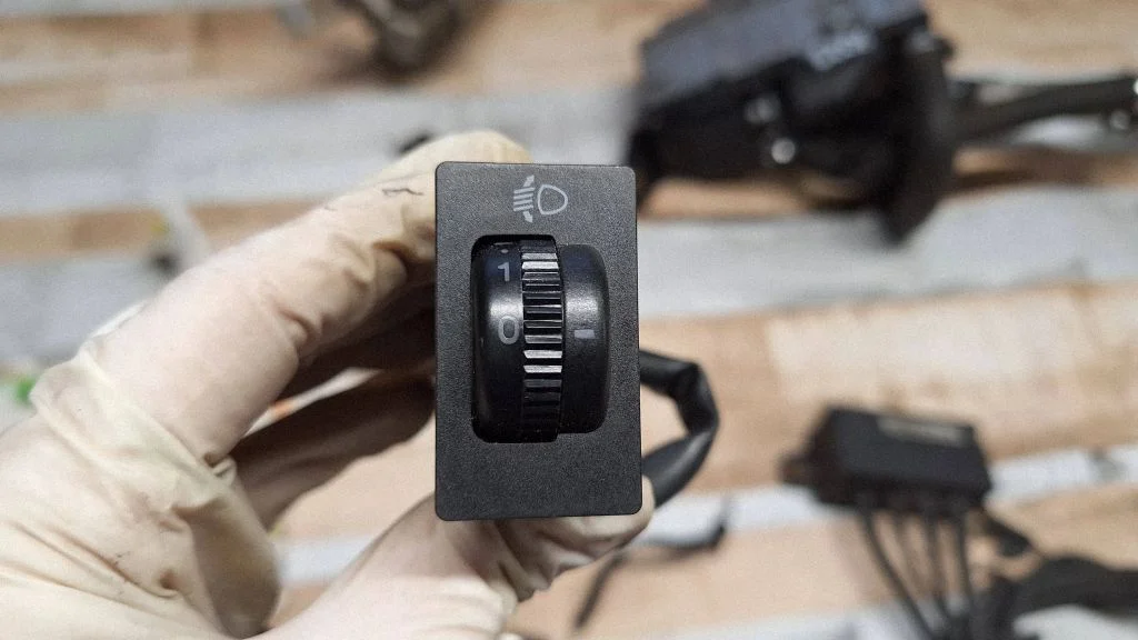 Headlight level height control switch 8415202021