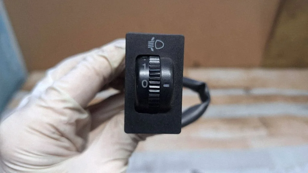 Headlight level height control switch 8415202021
