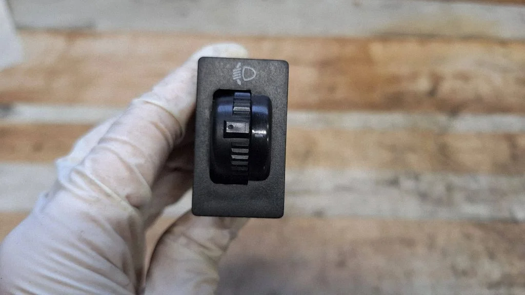 Headlight level height control switch 217B02
