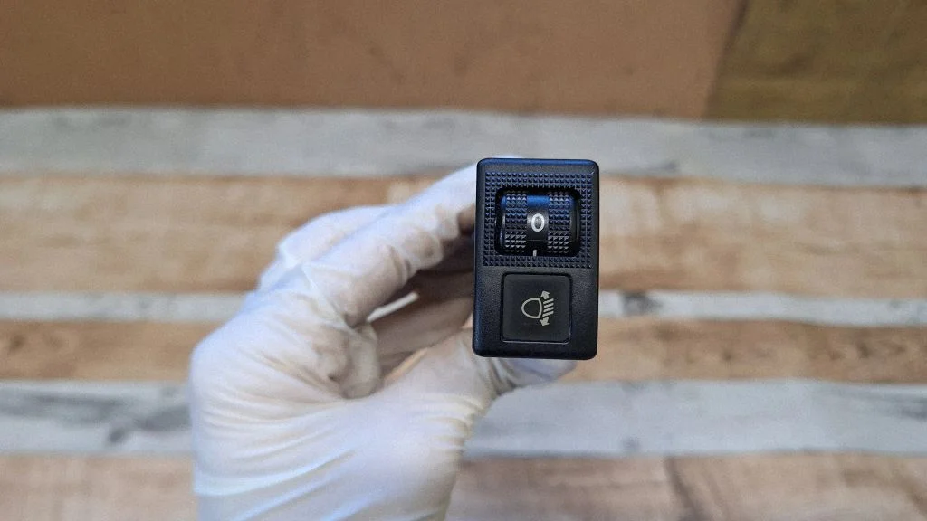 Headlight level height control switch – Mazda 5 (2005-2010)