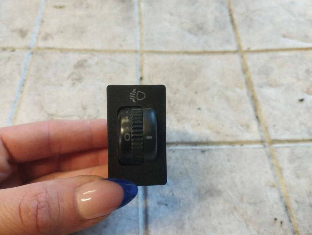 Esitulede kõrguse reguleerimise lüliti 8415202021