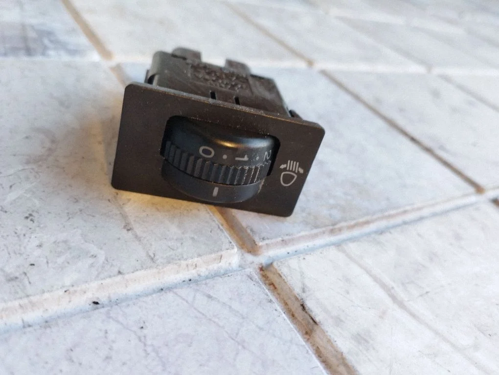 Headlight level height control switch 37139