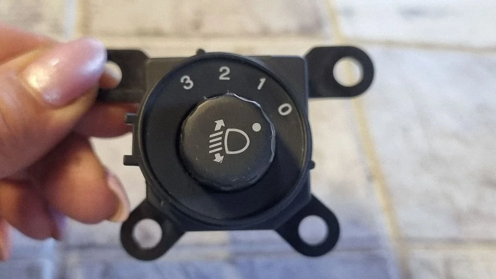 Regulator poziomu reflektorów – Honda Civic (2006-2011)