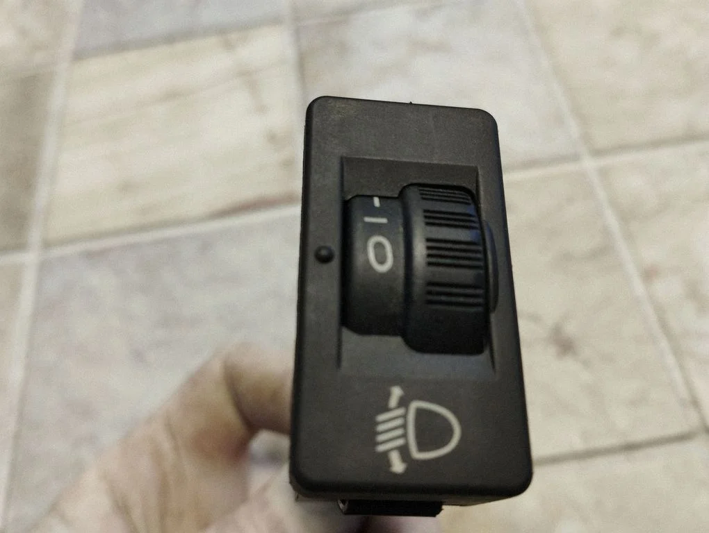 Headlight level height control switch – Citroen C4 I (2004-2010)