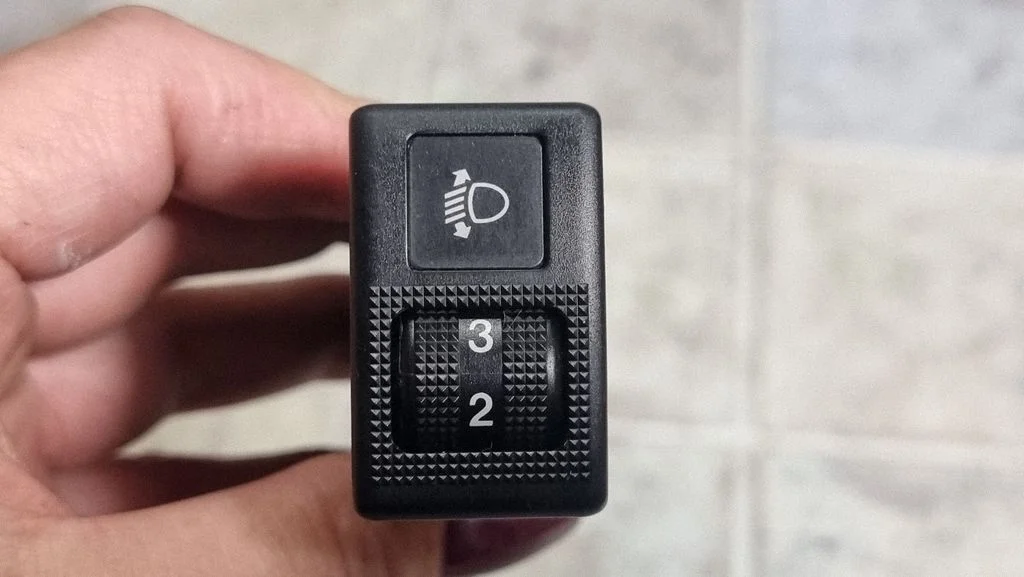Headlight level height control switch 134139