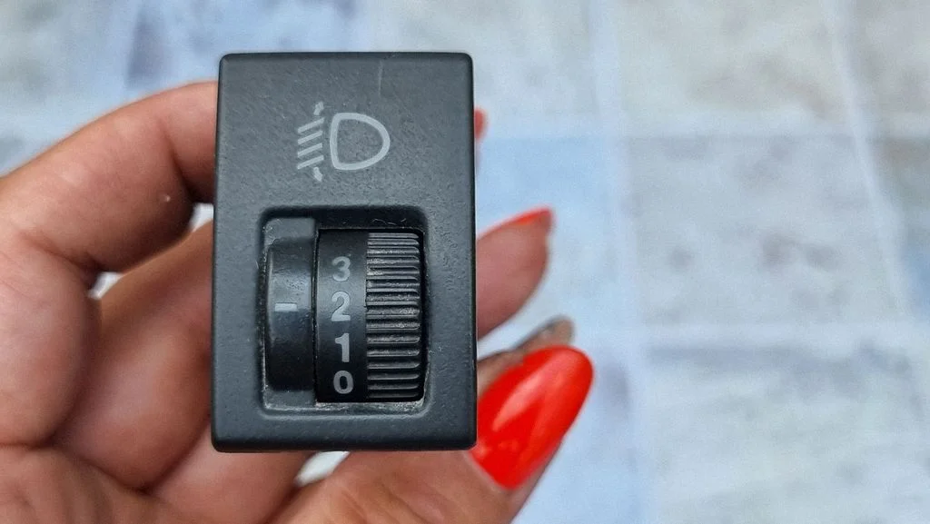 Headlight level height control switch 532062