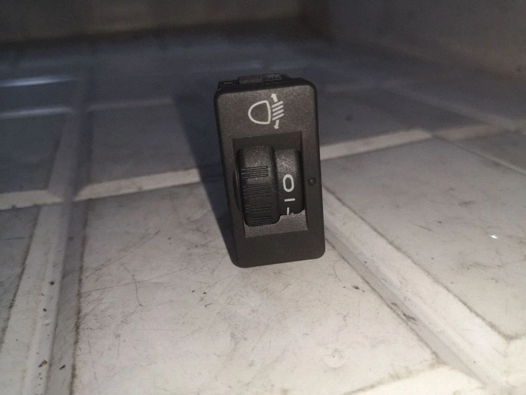 Lukturu augstuma regulēšanas slēdzis – Peugeot 307 (2001-2005)