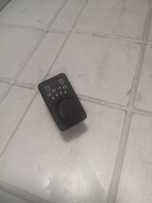 Esitulede kõrguse reguleerimise lüliti 36997B