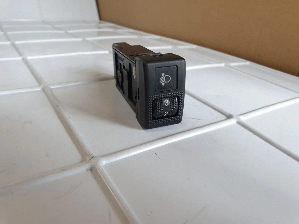 Headlight level height control switch 134139